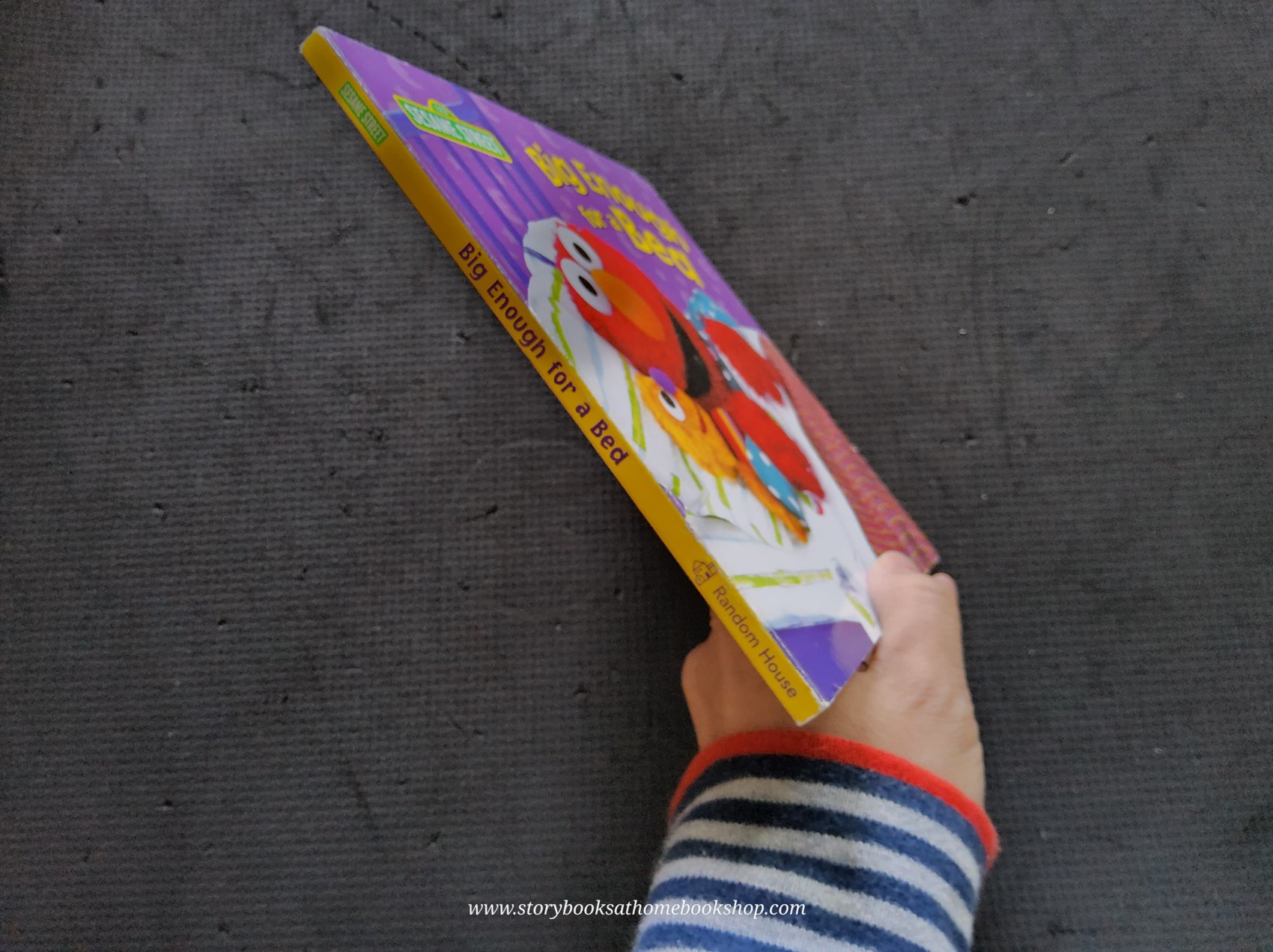 BOARD BOOK** 🍅🍓SESAME STREET:BIG ENOUGH FOR A BED