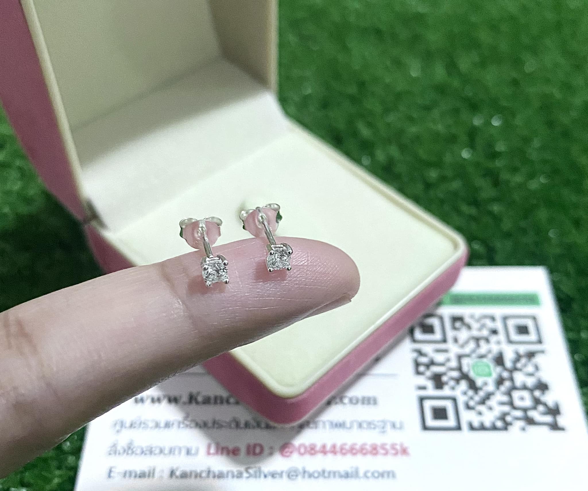 ต่างหูเงินแท้ ประดับเพชร ขนาด 3 มิล สนใจสอบถามได้จ้า