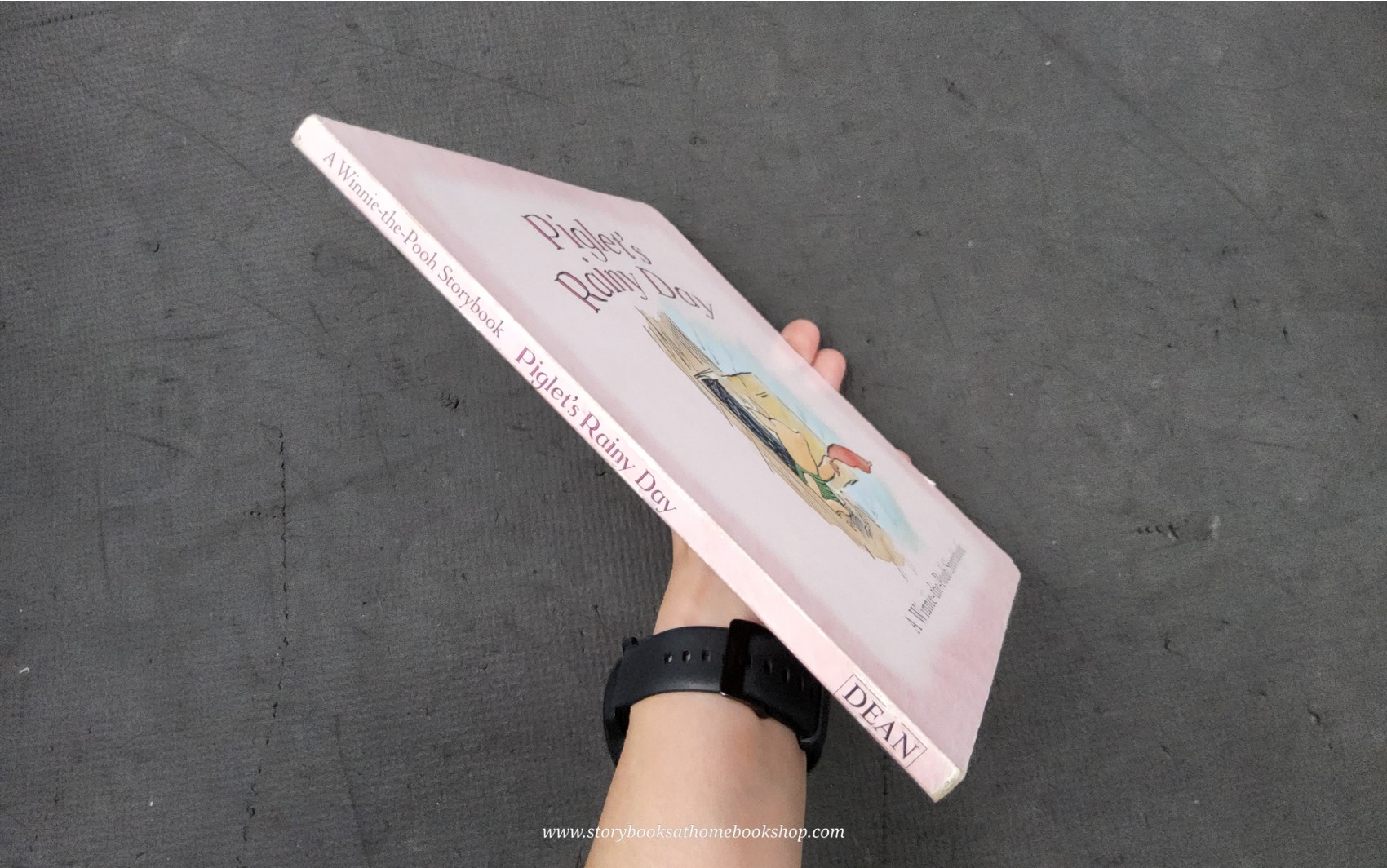 BOARD BOOK** ♥️WINNIE THE POOH STORYBOOK: PIGLET'S RAINY DAY