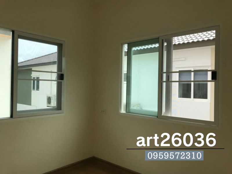 กระจกหน้าต่าง ประตู บานเลื่อน เหล็กดัดสีขาว