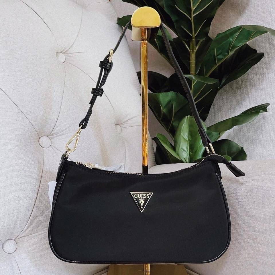 NEW GUESS PARIS SHOULDER BAG ผ้าไนล่อน อะไหล่ทอง ใส่กระเป๋าตังใบยาวได้ สายปรับได้ ทรงหรูเกินราคาค่ะ