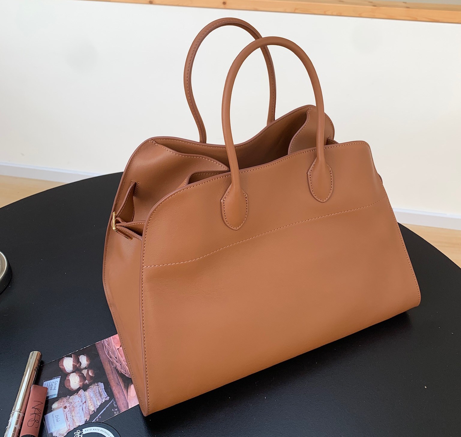 [Pre-order]กระเป๋าสะพายThe Row Soft Margaux 15 Tote Bag Brown in Leather คุณภาพ VIP เกรดดีที่สุด