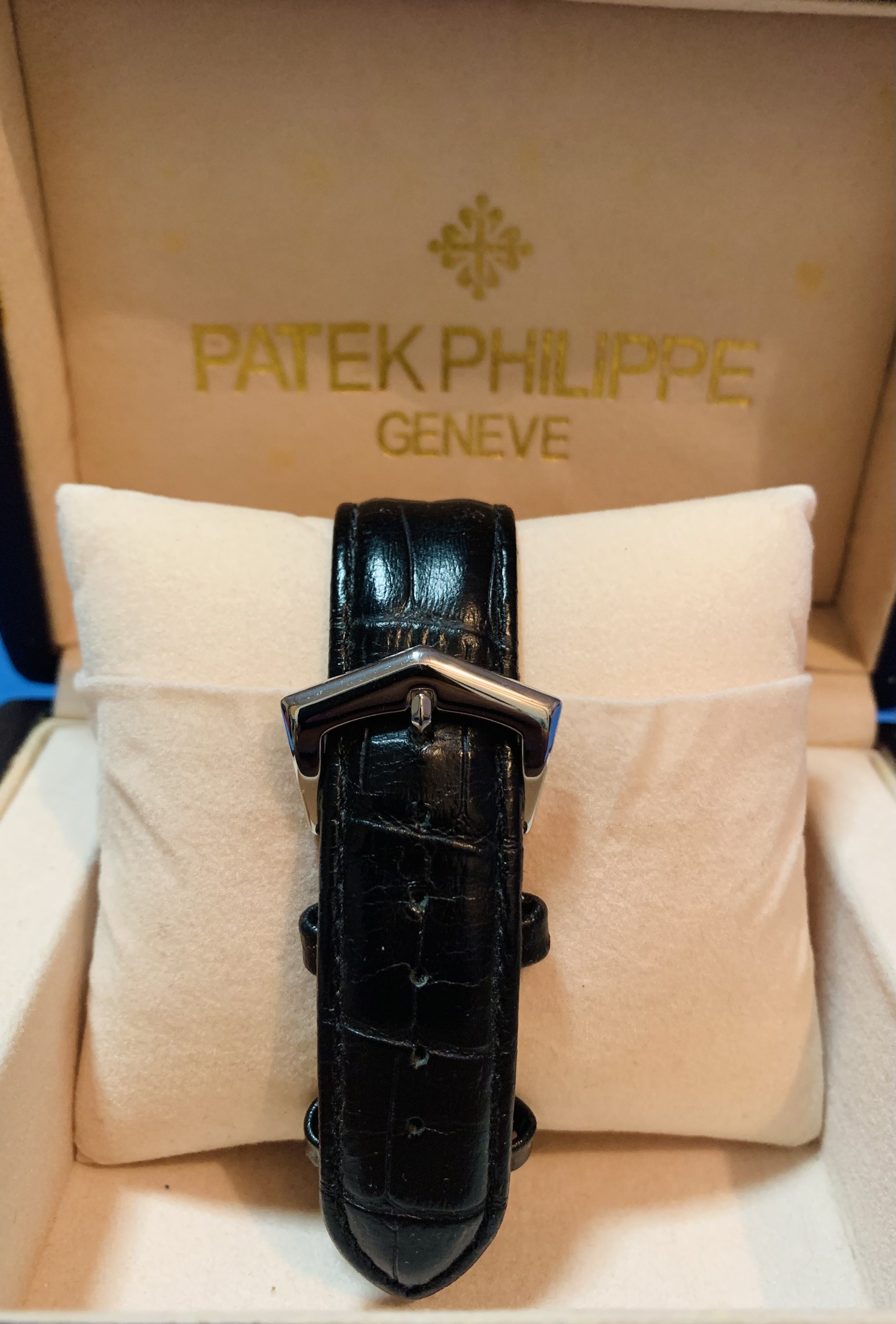นาฬิกาข้อมือ สายหนังสีดำ ยี่ห้อ Patek Philippe Chronograph มือสอง