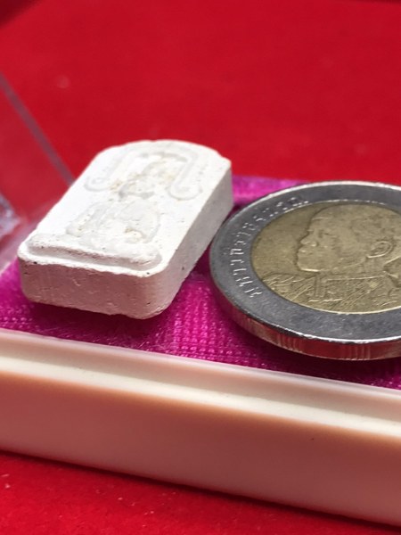 พระผงสุปฏิปันโณ รุ่นพิเศษฝังพระธาตุ ๑ องค์ เป็นพระผงที่หลวงปู่ครูบาชัยยะวงศาได้ให้ชื่อพระผงรุ่นนี้ว่า “พระสุปฏิปันโน” และท่านได้พูดว่า “เป็นพระผงที่วิเศษที่สุด ดีมากและหายาก”