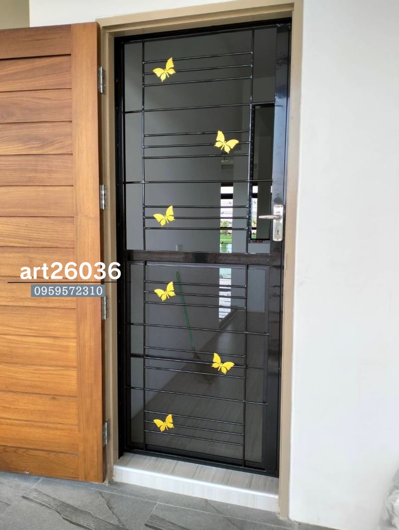 เหล็กดัดพร้อมมุ้งลวด สีดำ ผีเสื้อ