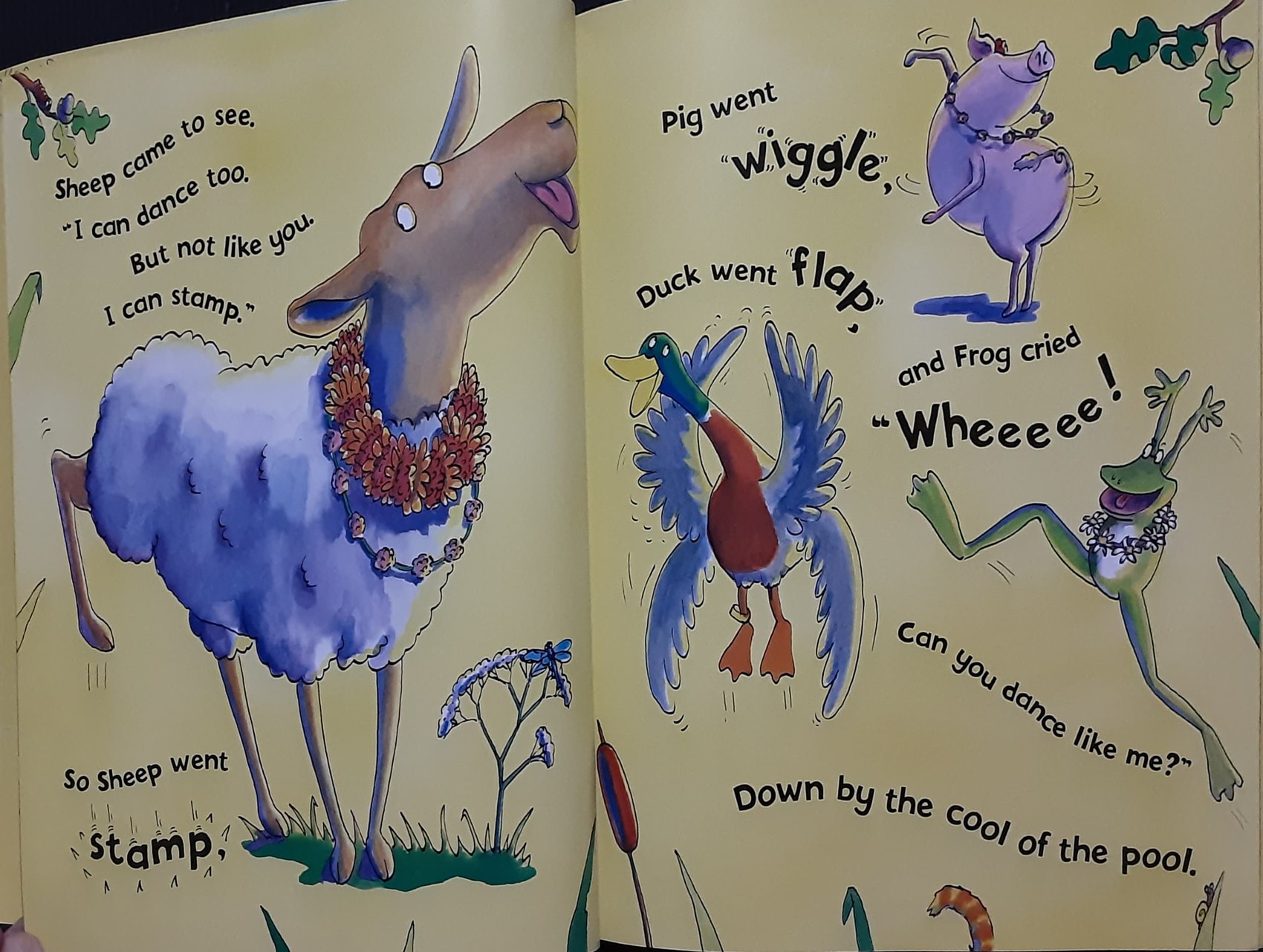 หนังสือนิทานปกอ่อน 🍅🍓 Down by the Cool of the Pool