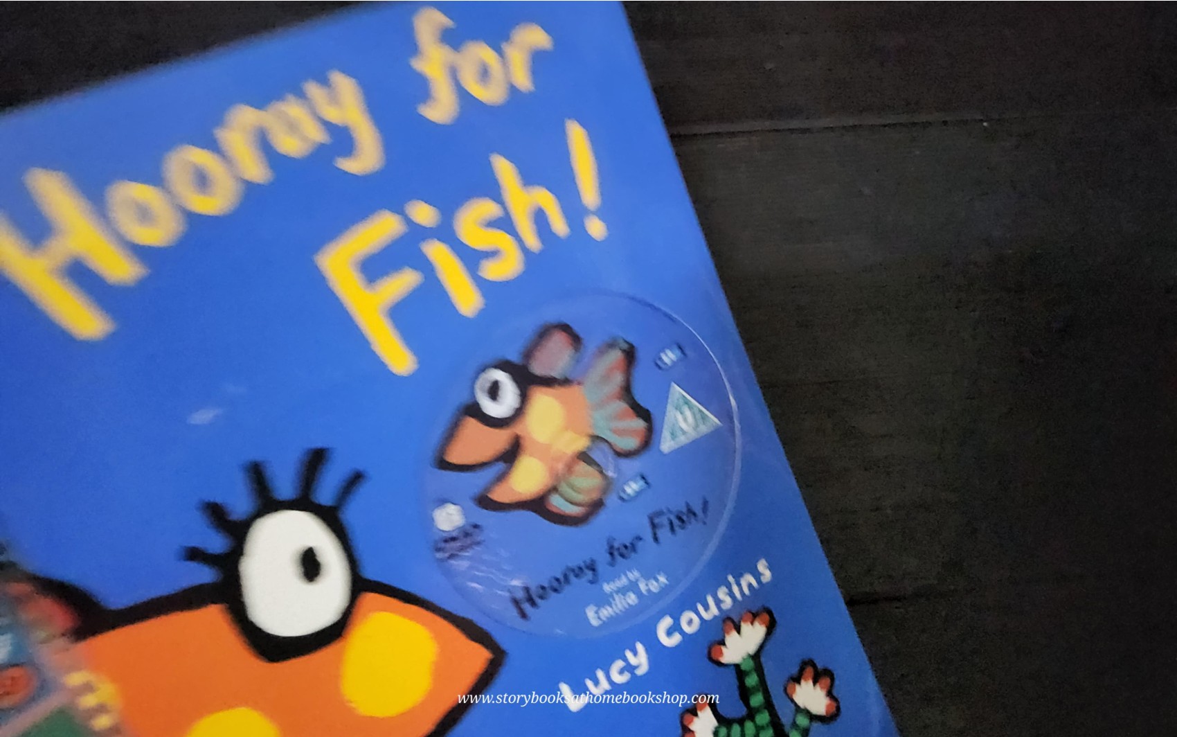 หนังสือนิทานปกอ่อน** ♥️HOORAY FOR FISH! BY LUCY COUSINS WITH DVD