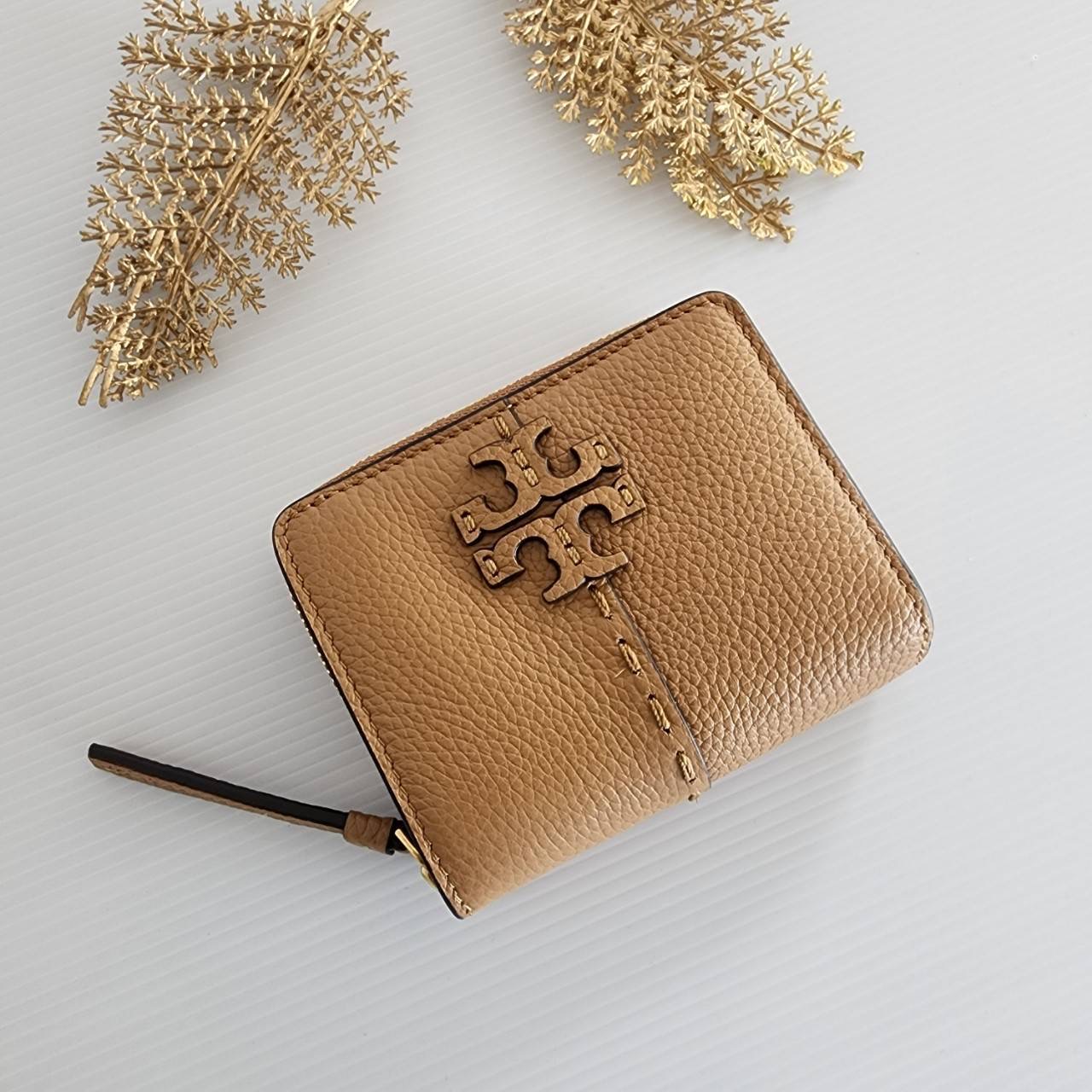 New Tory Burch Graw Bi Fold Wallet Size : 4.3 × 3.7