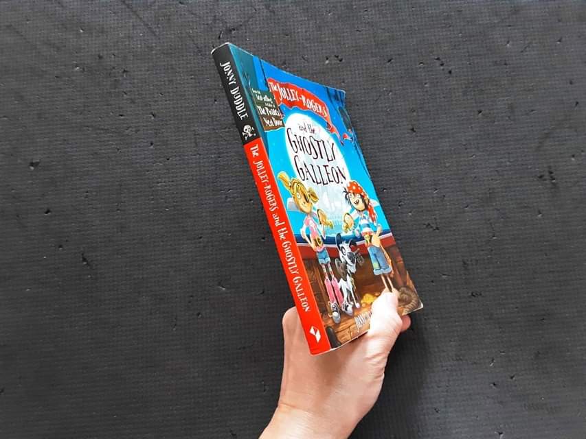วรรณกรรมเยาวชน แนะนำ Top Ten Bestseller📢 **หนังสือนิทานปกอ่อน** 🍅🍅 The JOLLEY-ROGERS and the GHOSTLY GALLEON by JONNY DUDDLE