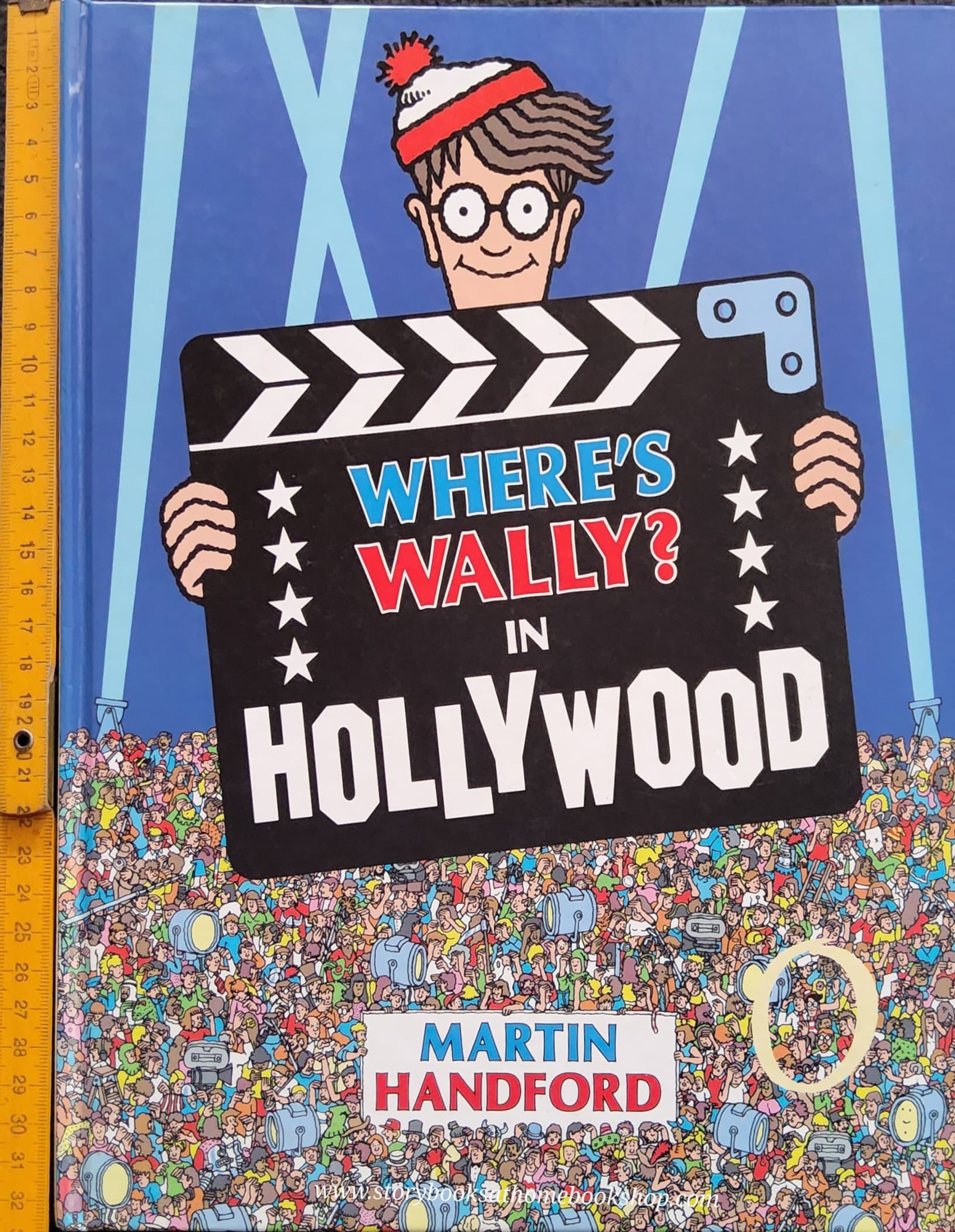 PUZZLE BOOK** 🍅🍓 WHERE'S WALLY? IN HOLLY WOOD#4