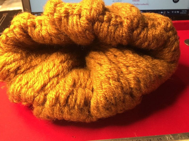 หมวกนี้ได้มาจากคุณลุงพิษณุ ฤทัยรัตน์เจริญ ปัจจุบัยอายุกว่า ๖๐ ปีแล้ว เป็นชาวกะเหรี่ยงชาวห้วยต้ม หลวงปู่ได้ให้หมวกนี้แก่คุณลุงเมื่อคราวเดินทางไปเชียงราย