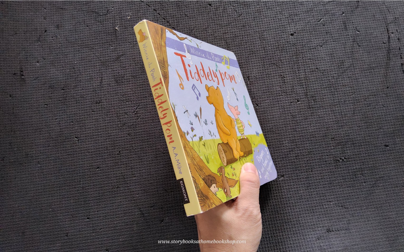 * Board Book** 🍅🍓WINNIE THE POOH TIDDELY POM