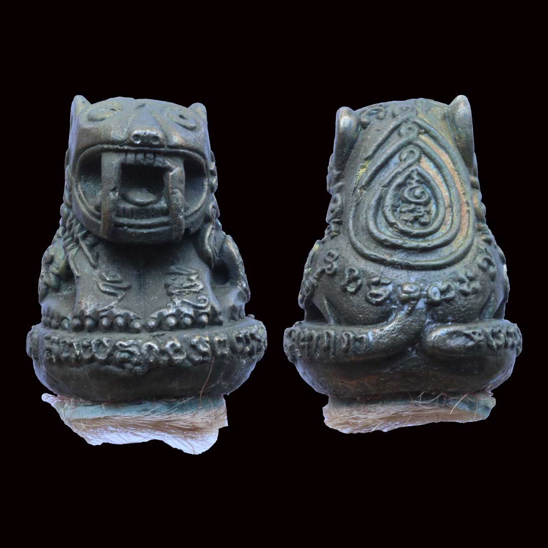 พยัคฆ์เขี้ยวดาบ เนื้อแร่เขาพนมกุเลน(พิเศษ) รุ่นไตรมาส ปี49 หลวงปู่กาหลง เขี้ยวแก้ว