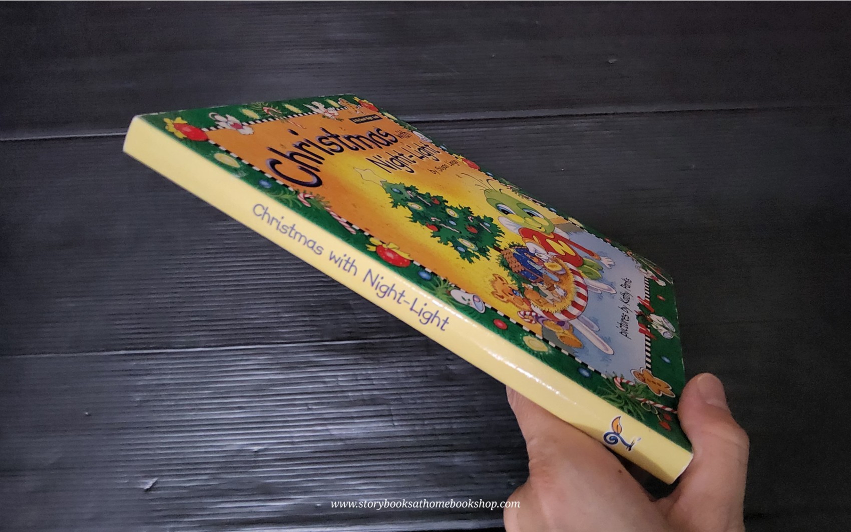 BOARD BOOK** ð
ðCHRISTMAS WITH NIGHT-LIGHT BY SUSAN LINGO