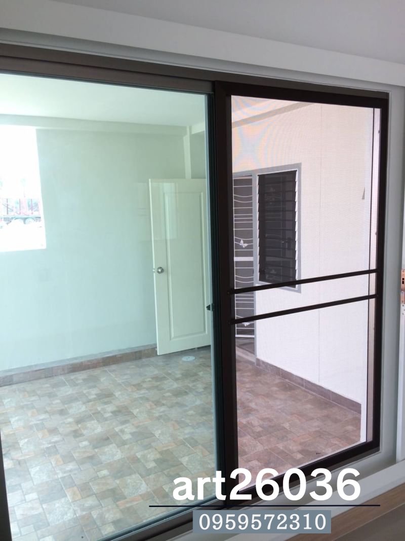 เหล็กดัด บานเลื่อนพร้อมมุ้งลวด เรียบง่าย