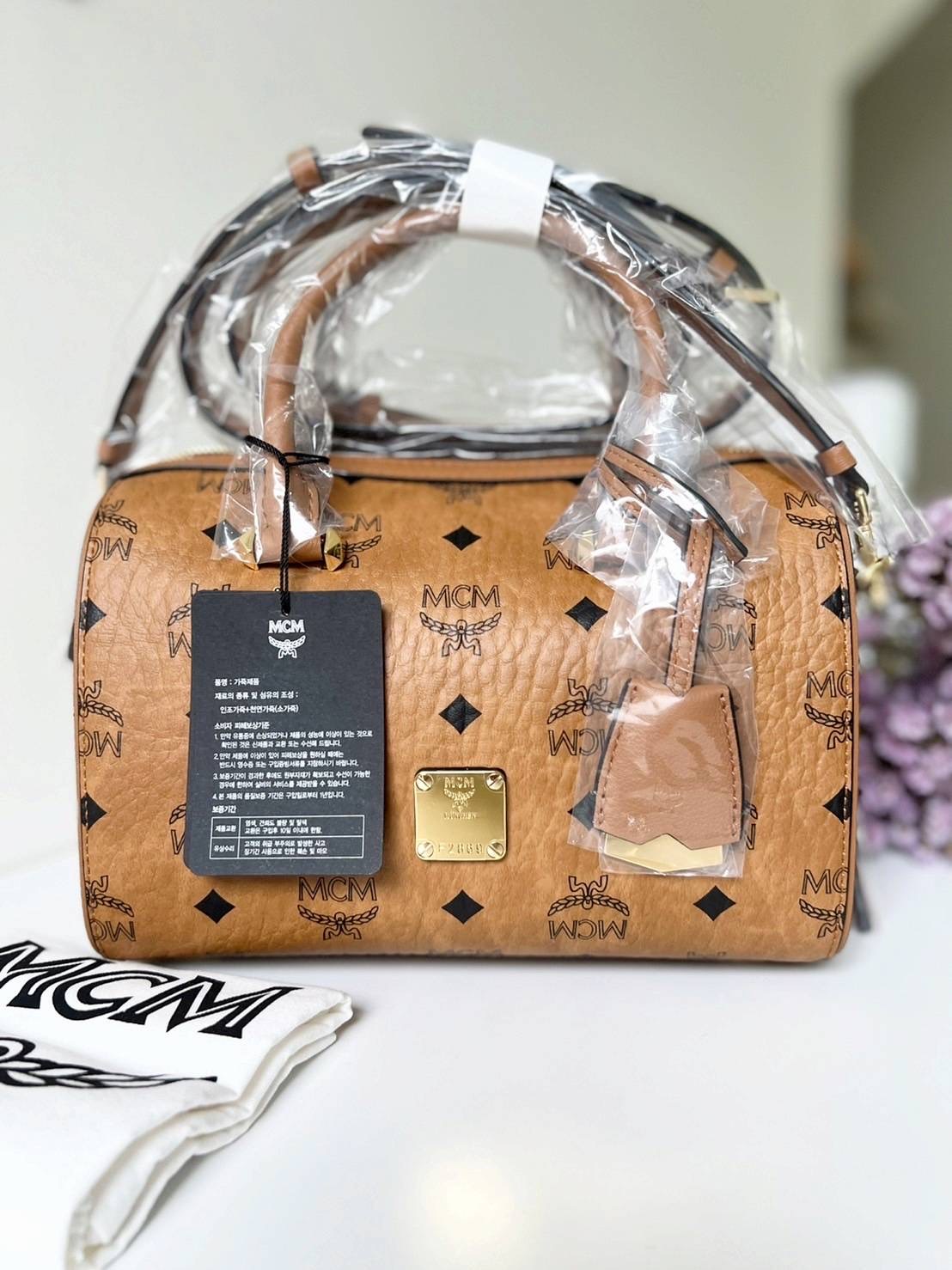New MCM Essential Boston สายหนังปรับสั้น/ยาว ถอดได้