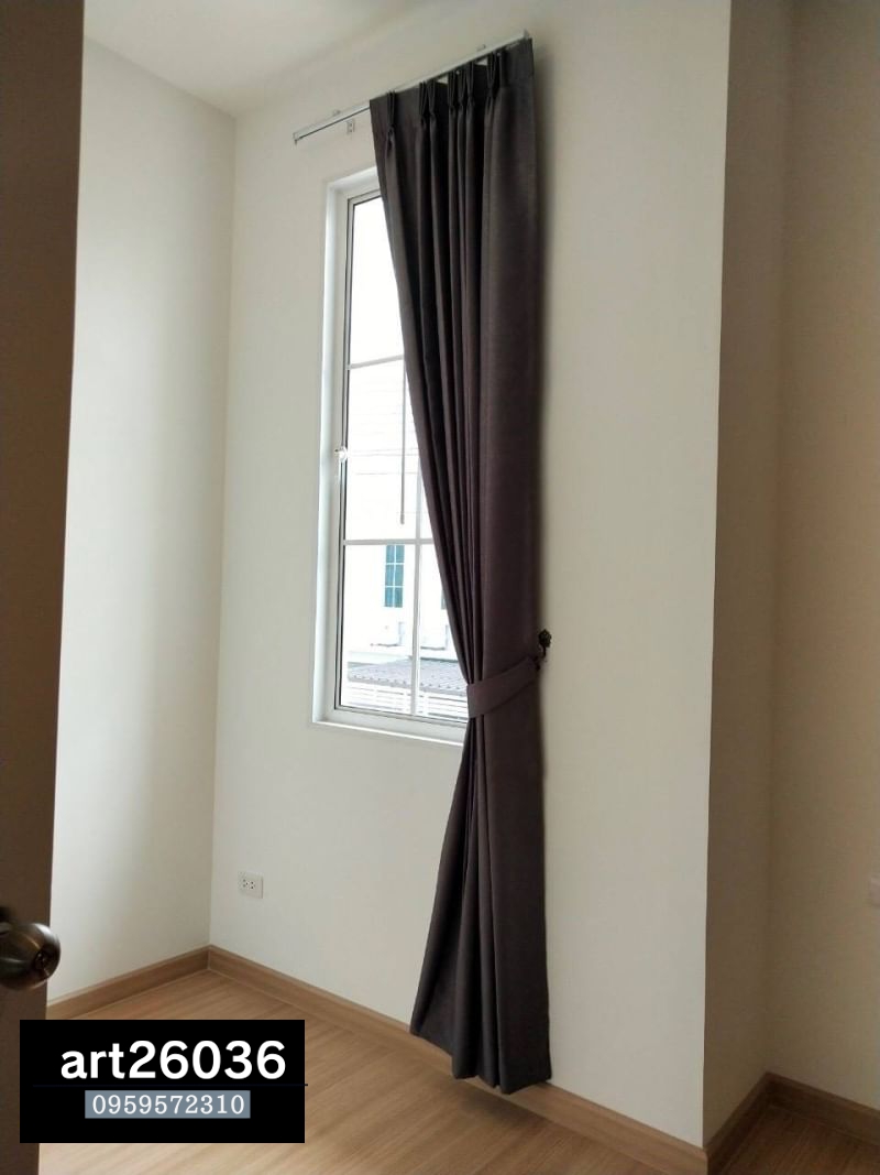 ผ้าม่านโทนสีดำ หน้าต่าง ประตู เหล็กดัด มินิมอล