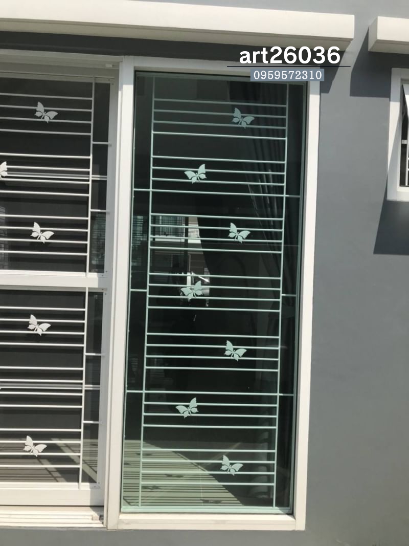 เหล็กดัดประตู โทนสีขาว ผีเสื้อ