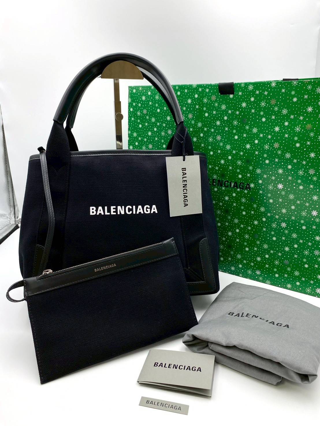 โปรเทNew Balenciaga *มีตำหนิดูที่รูปสุดท้าย ขนาด : 30x23x17 ซม