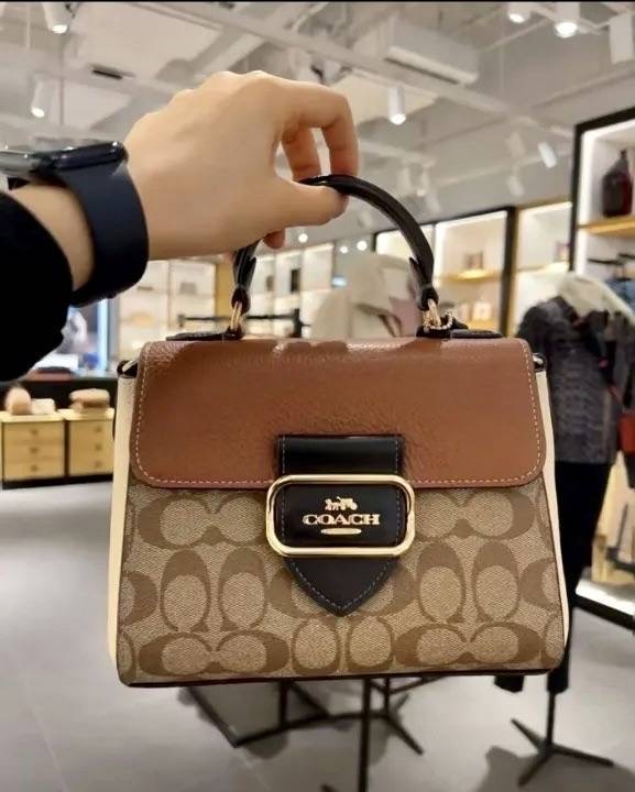 ใหม่ล่าสุด New Coach Top Handle Satchel In Colorblock Signature Canvas 💥ขนาด 8 1/4" (L) x 6 1/4" (H) x 4 1/4" (W)