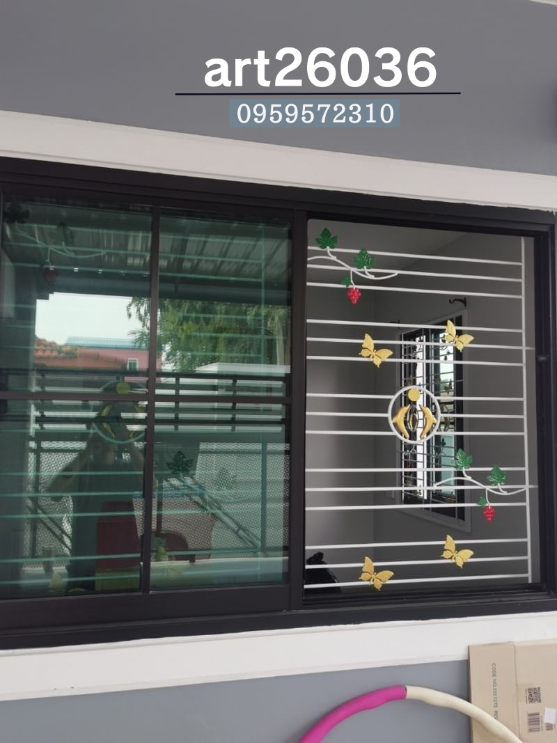 เหล็กดัดพร้อมมุ้งลวด บานเลื่อน กระจกสี ลายโลมา ติตดั้งประตู หน้าต่าง