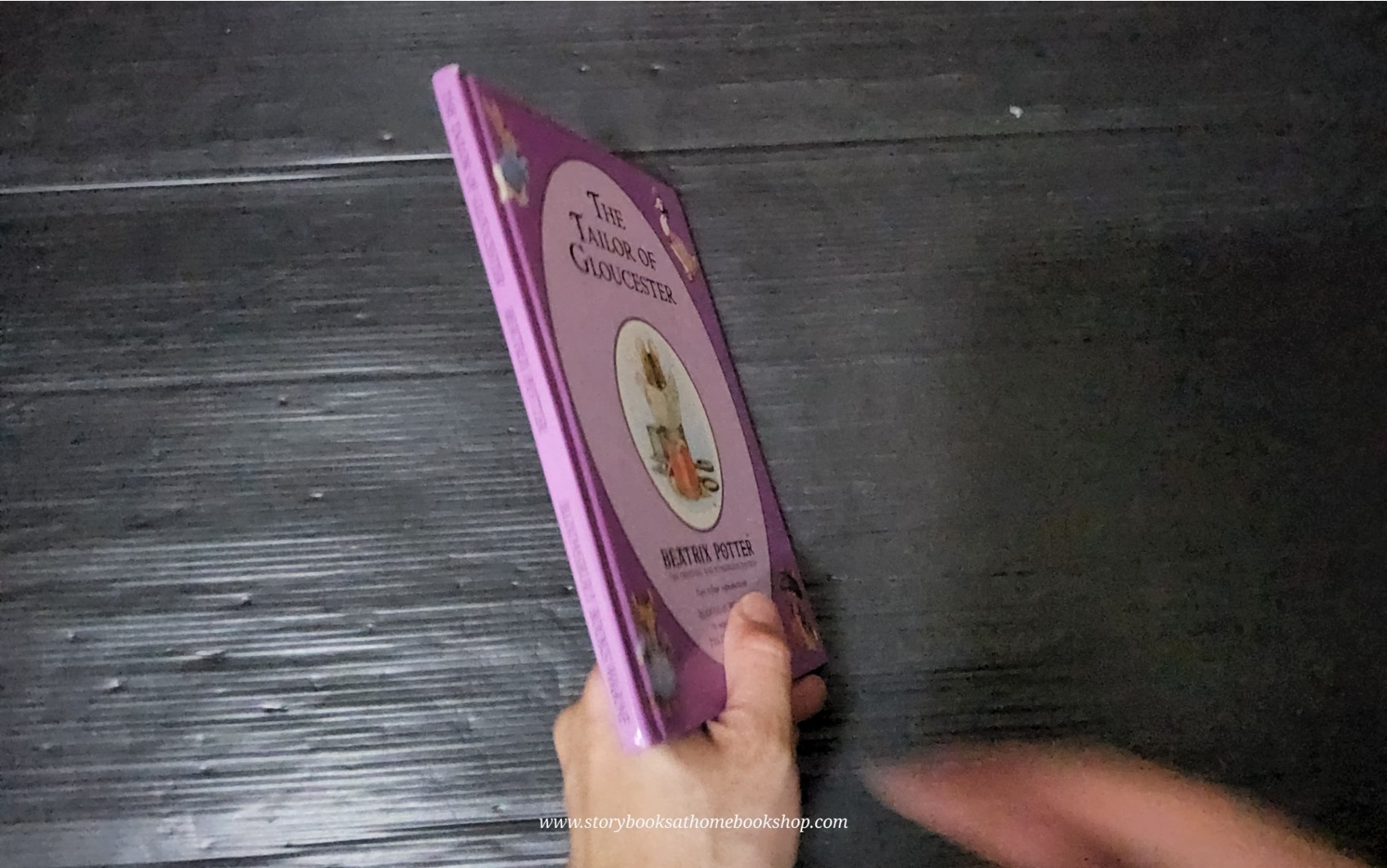 หนังสือนิทานปกแข็ง** 🍅🍓THE TALLOR OF GLOUCESTER BY BEATRIX POTTER