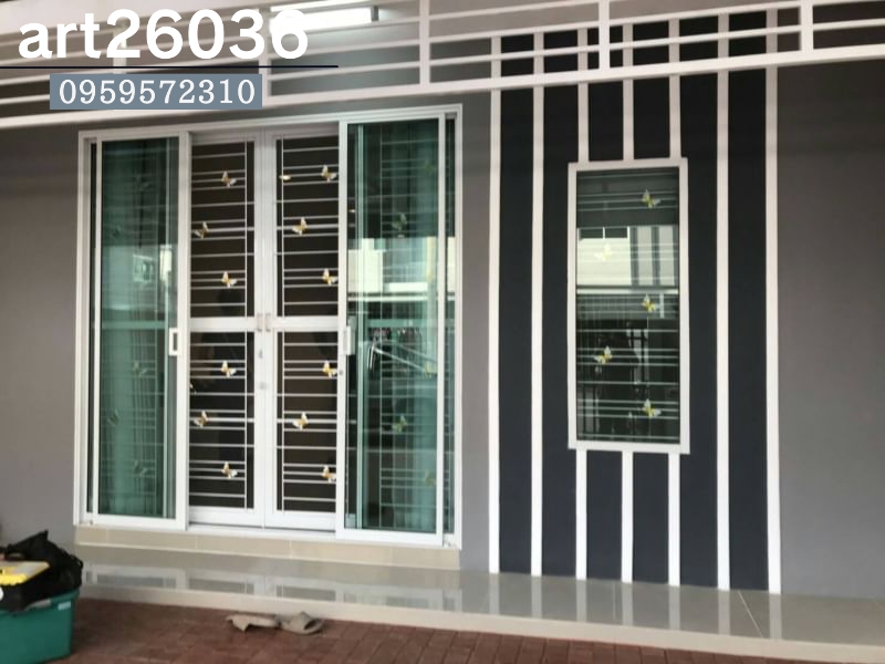 ติดตั้งเหล็กดัดพร้อมมุ้งลวด สีอบสีขาว ลายผีเสื้อ