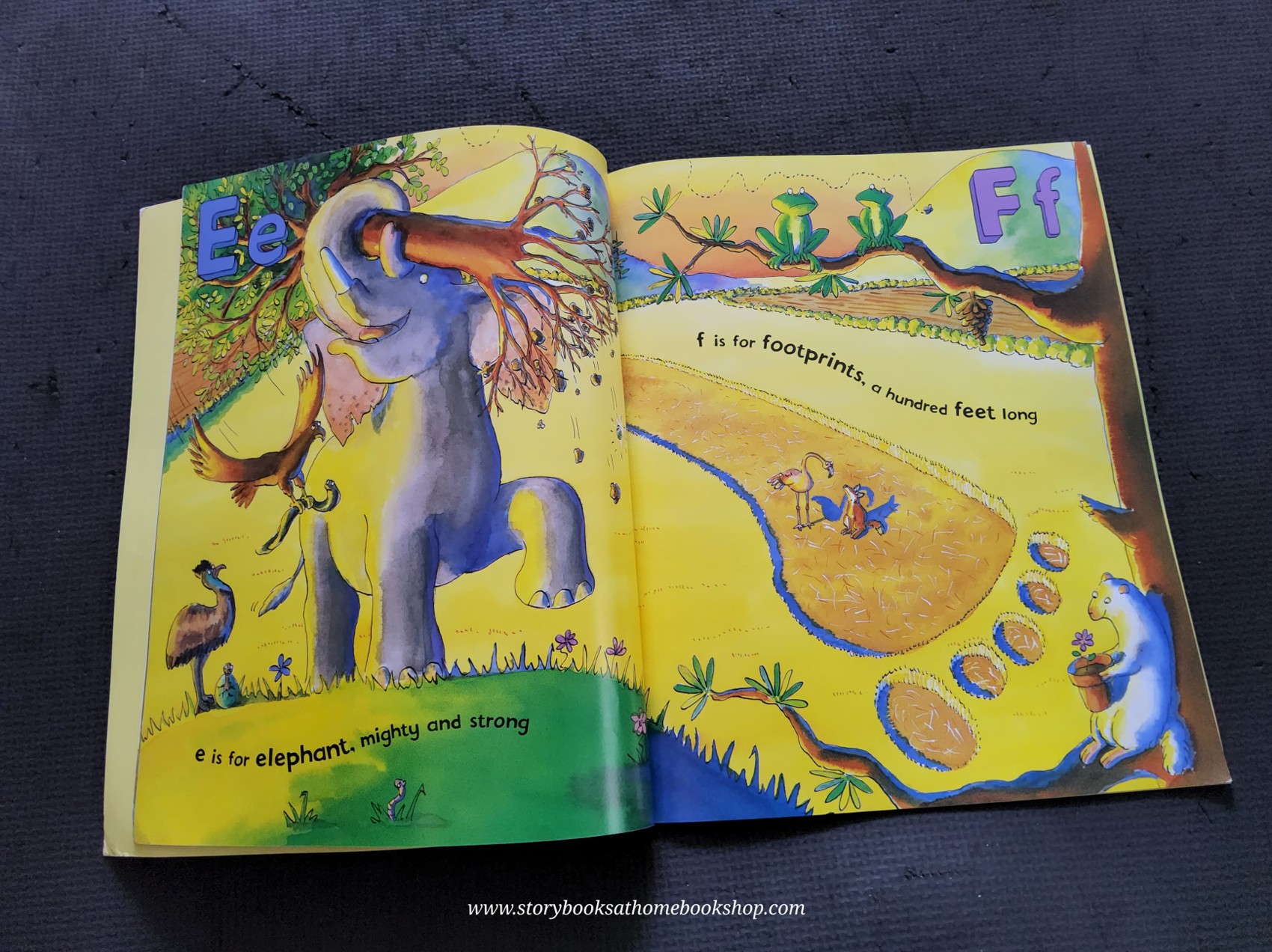 หนังสือนิทานปกอ่อน ** 🍅🍓K IS FOR KISSING A COOL KANGAROO