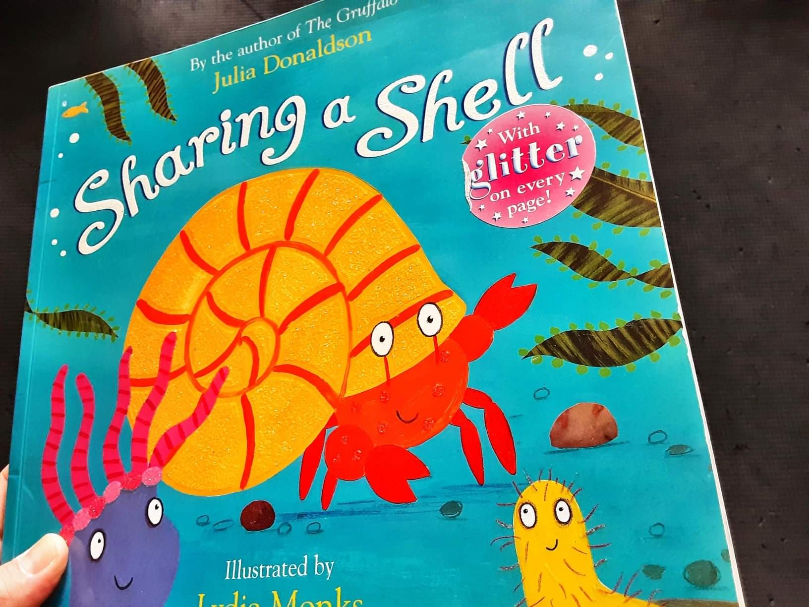 *หนังสือนิทานปกอ่อน ** 🍅🍓 THE SHARING A SHELL BY JULIA DONALDSON.LYDIA MONKS