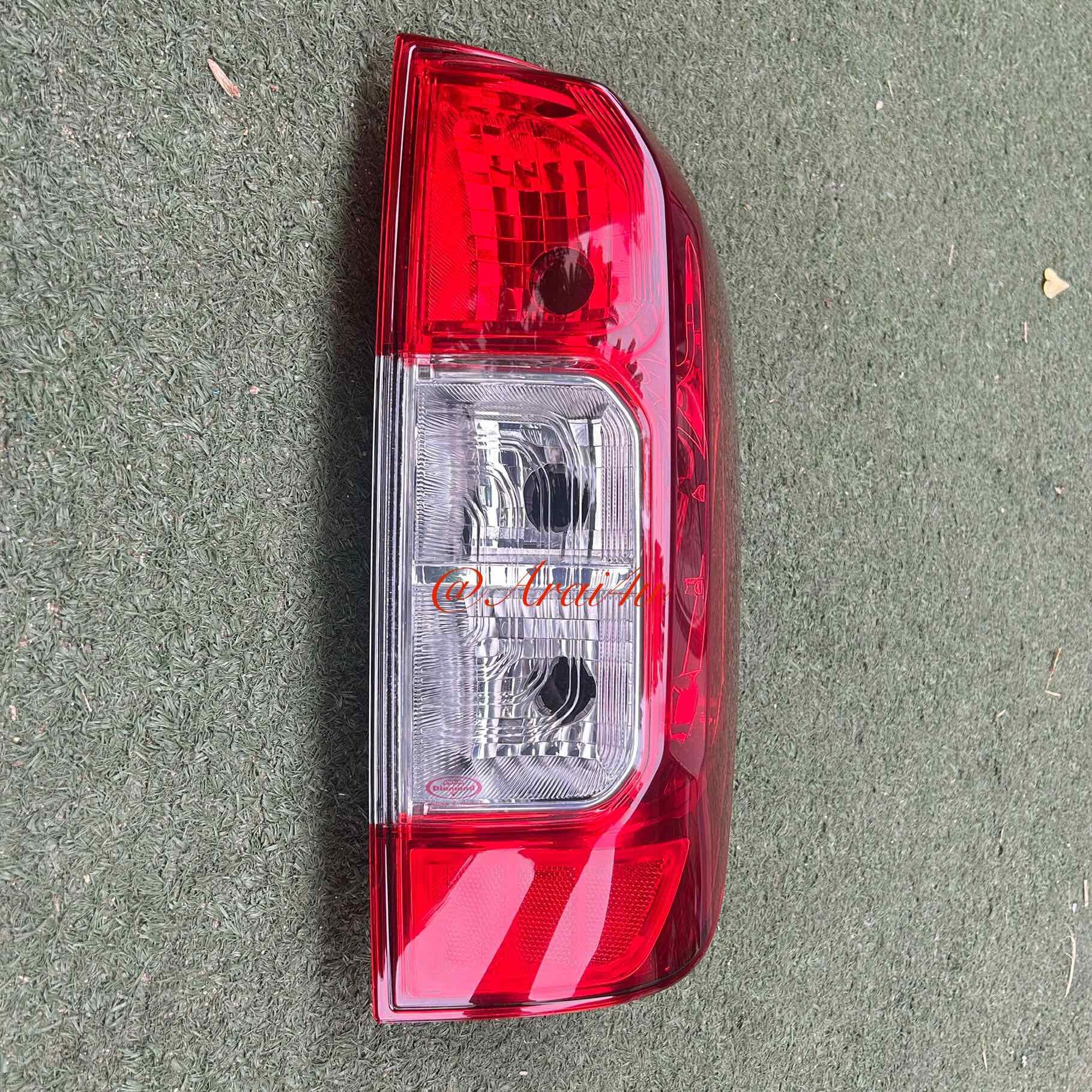 ไฟท้าย NISSAN NAVARA NP300 RH ข้างขวา ปี 2014-20