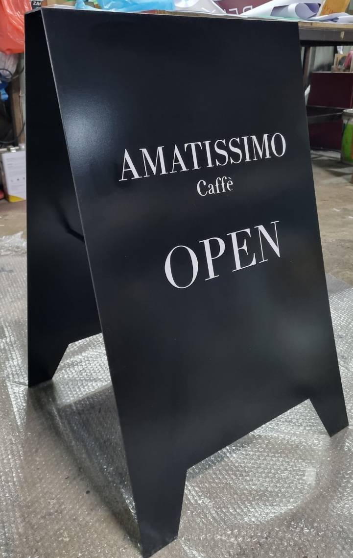 #ป้ายเหล็กฉากสามเหลี่ยมติดสติ๊กเกอร์ไดคัท