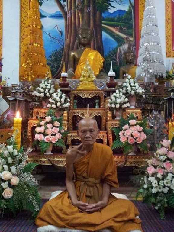 พระทันตธาตุครูบาสิงห์ทอง อินทวังโส วัดป่าบุก ต.แม่แรง อ.ป่าซาง จ,ลำพูน ได้จากหนานชัย ปัจจุบันอายุ 65 ปี (บันทึกปี 2567) ขอยของชำในตลาดสด อ.ป่าซาง เคยบวชอยู่ที่วัดป่าบุก เคยเป็นศิษย์รับใช้ครูบาสิงห์ทอง