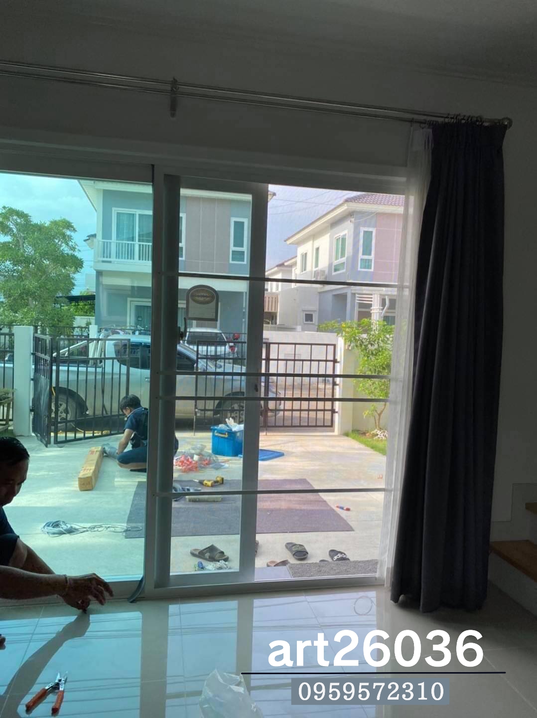 เหล็กดัดหน้าต่าง กระจกบานเลื่อน มินิมอล