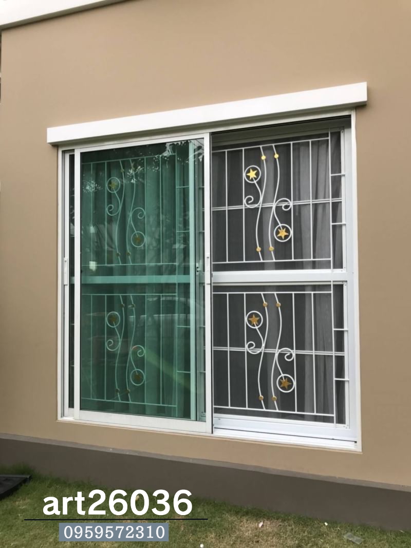 เหล็กดัดพร้อมมุ้งลวด ลายดาว กระจกบานเลื่อน