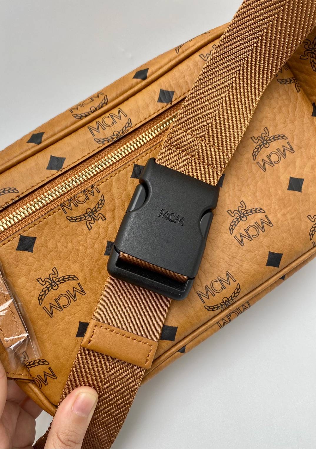 New Mcm Fursten Belt Bag Sz.5.0 x 23.0 x 14.0 cm อุปกรณ์.ถุงผ้า/การ์ดช็อปเกาหลี