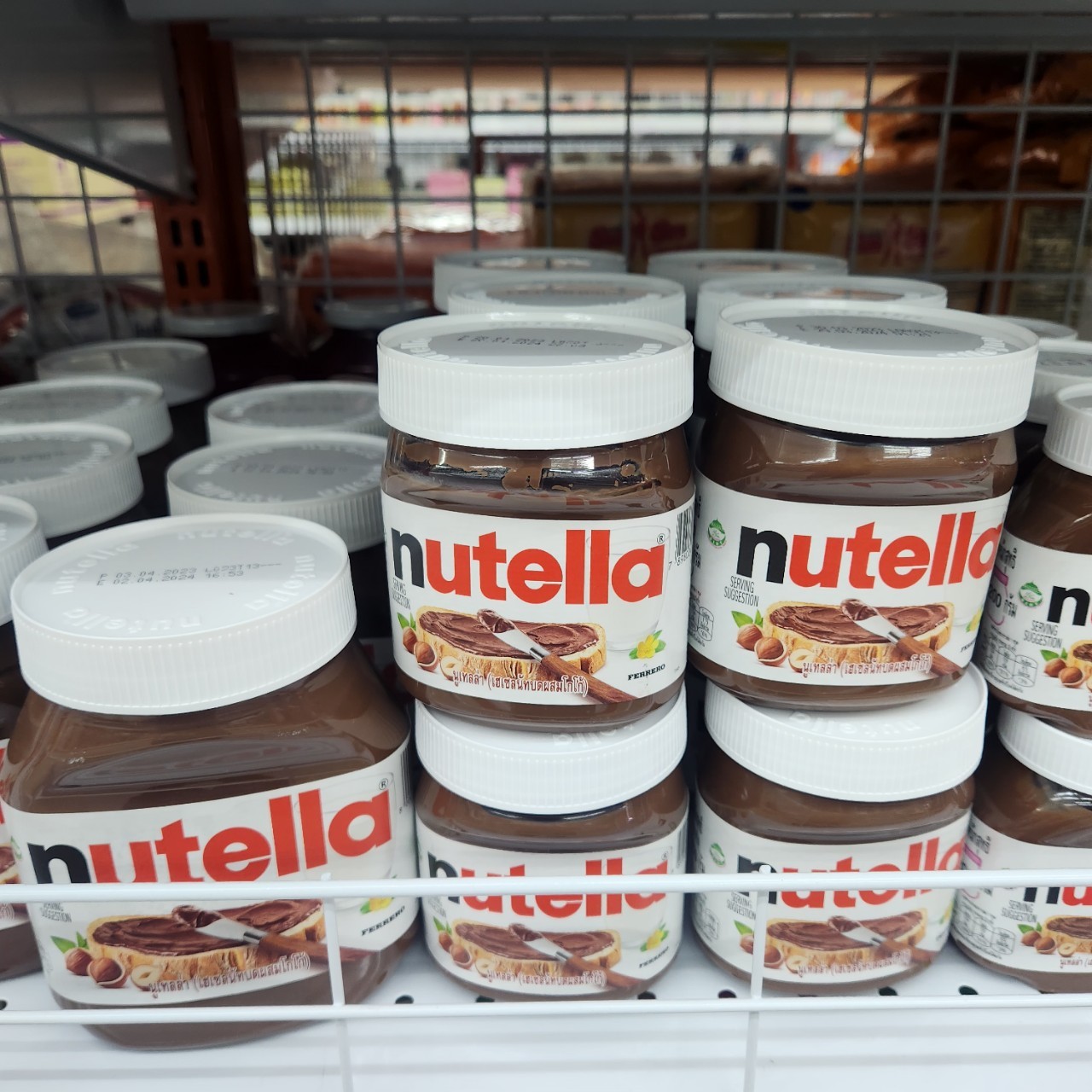 นูเทลล่า เฮเซลนัทบดผสมโกโก้ Nutella Hazelnut Cocoa Spread แยมทาขนมปัง chocolate ช็อกโกแลต