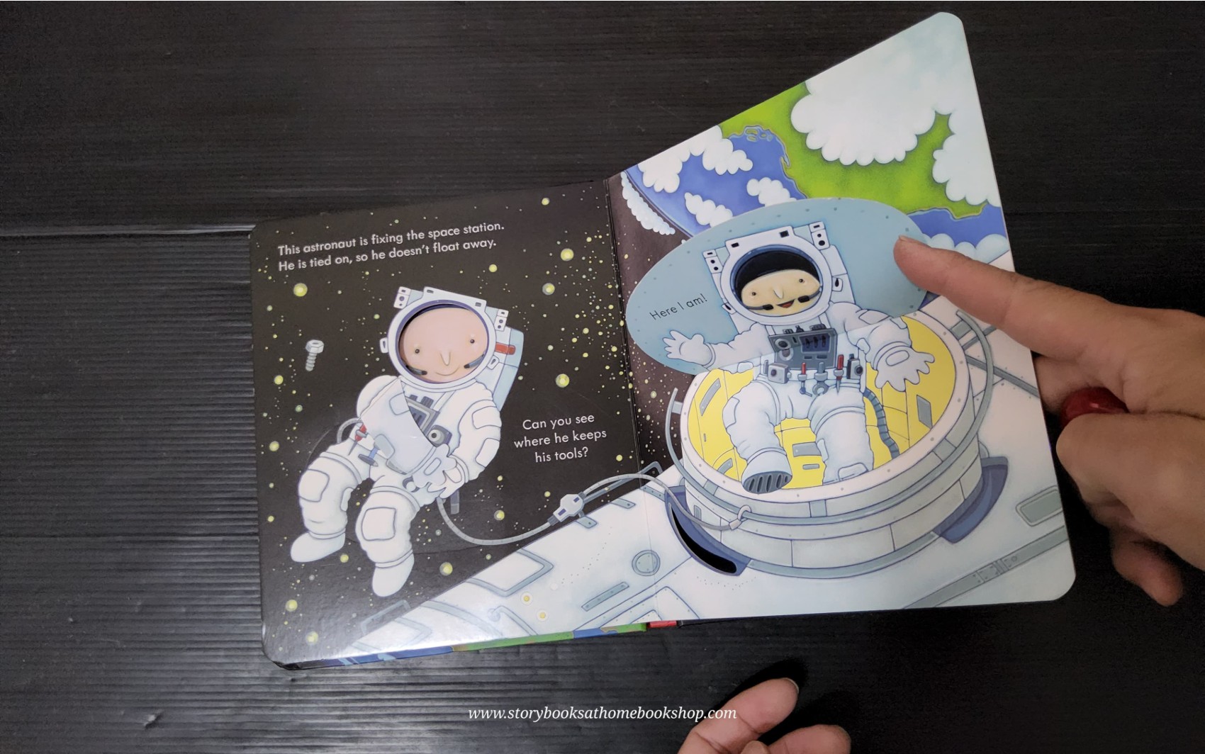 PEEP AND FLAP BOARD BOOK ** ð
ð
USBORNE PEEP INSIDE SPACE