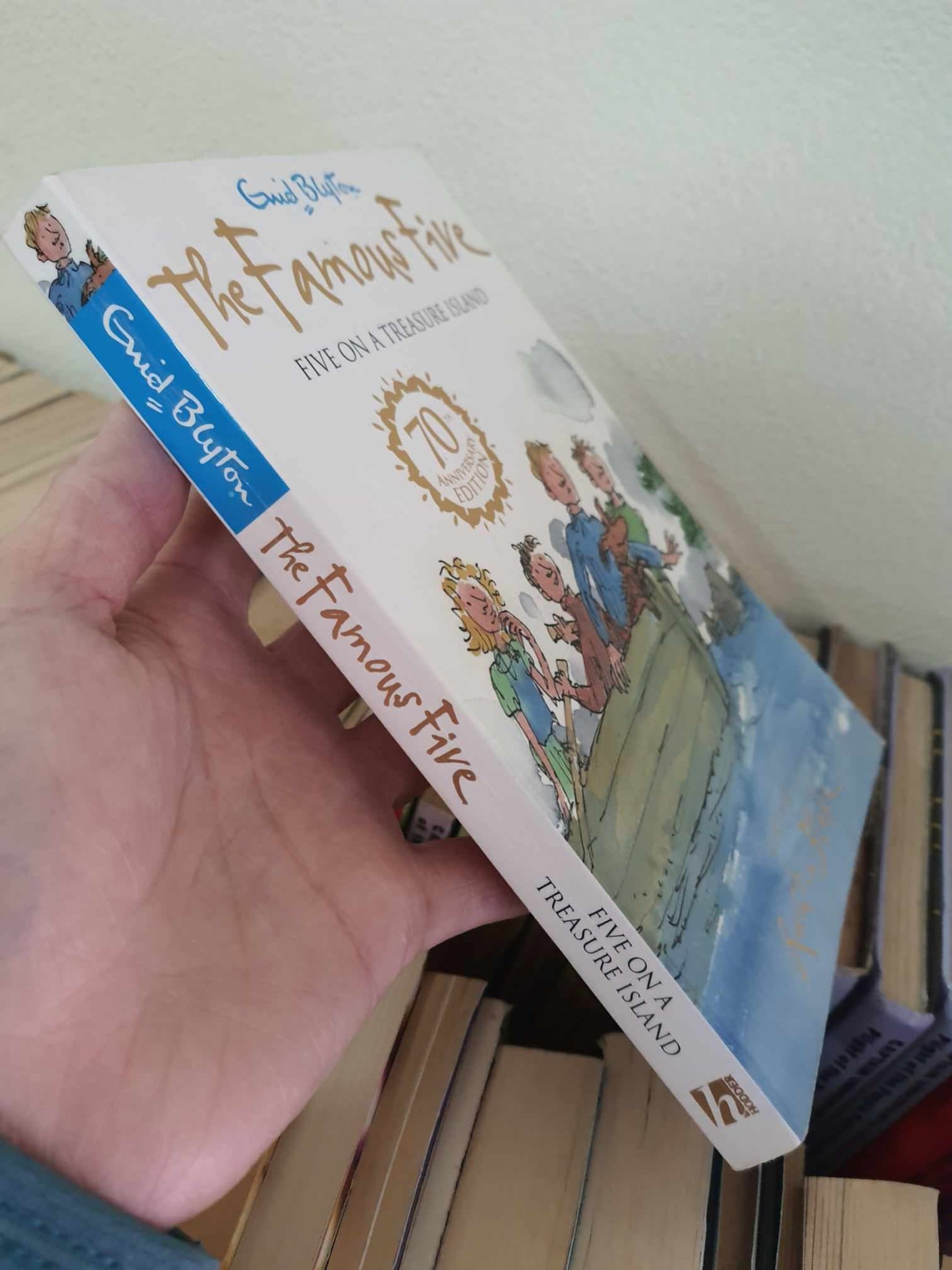 วรรณกรรมเยาวชน** **หนังสือนิทานปกอ่อน** 🍅🍓THE FAMOUS FIVE:FIVE ON A TREASURE ISLAND BY ENID BLYTON