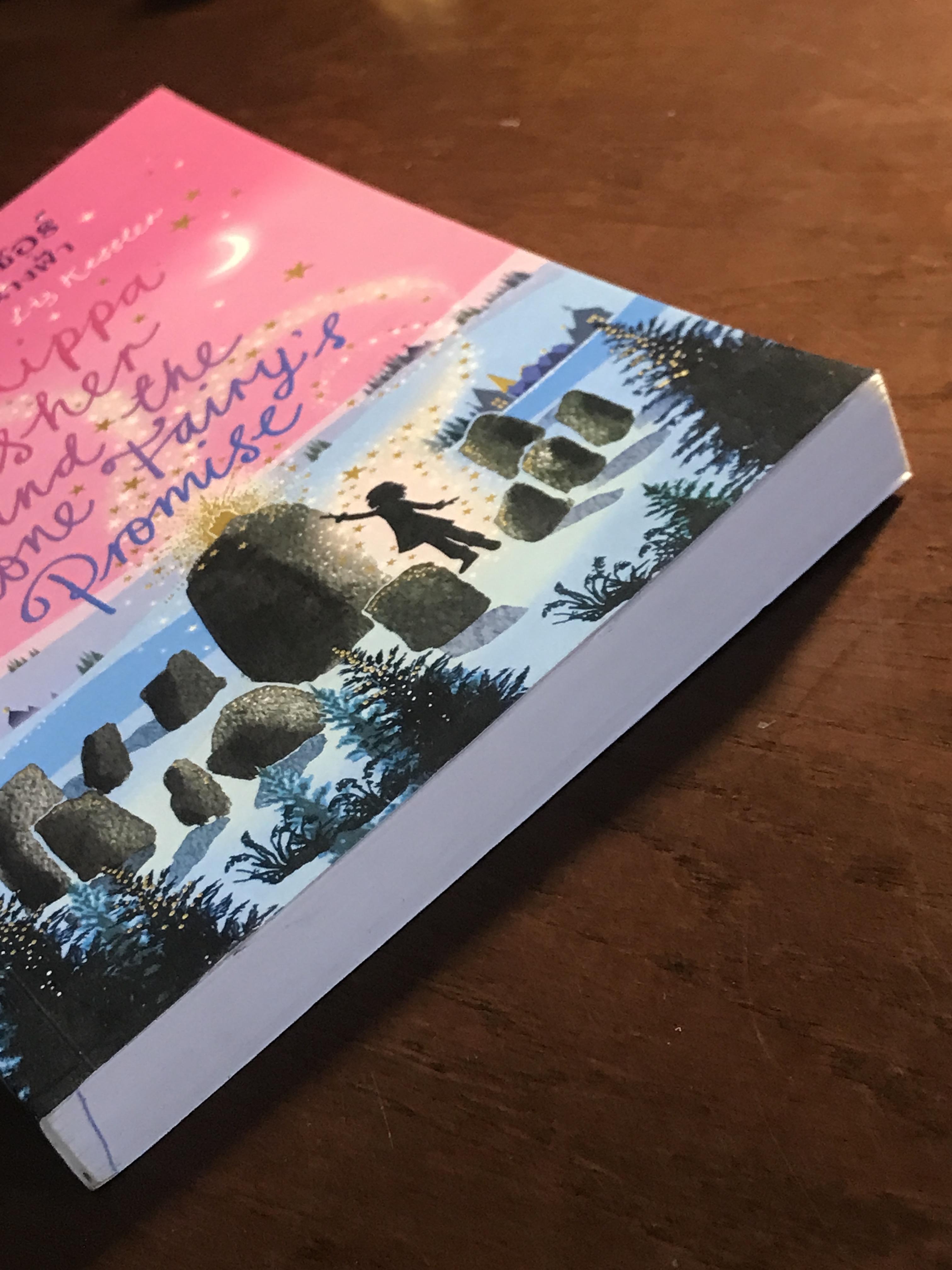 ฟิลิปป้า ฟิชเชอร์ กับสัญญาแห่งนางฟ้า ผู้เขียน: ลิซ เคสส์เลอร์ (Liz Kessler) ผู้แปล: มานิตา เจริญปรุ สำนักพิมพ์: แสงดาว➡️WA10