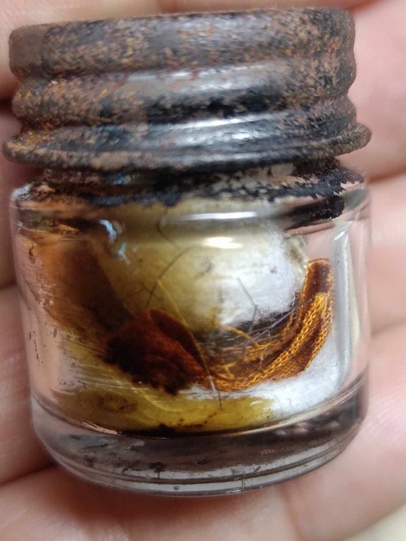 พระทันตธาตุ ครูบาข่าย วัดหมูเปิ้ง หมู่บ้านเหมืองจี้ อ.เมือง จ.ลำพูน ได้มาจากลุงเล็ก เหมืองจี้ อายุ 72 ปี (บันทึก พ.ศ.2567) ท่านเป็นศิษย์ครูบาข่าย และดูแลครูบาข่าย ลุงเล็ก เสียชีวิตเมื่อเดือนตุลาคม 2566