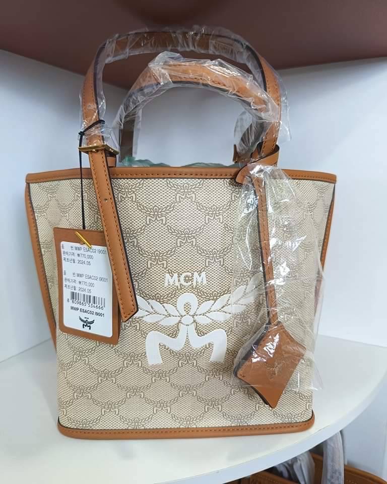 NEW MCM HIMMEL SHOPPER IN LAURETOS Size : 13.0 x 22.0 x 21.5 cm