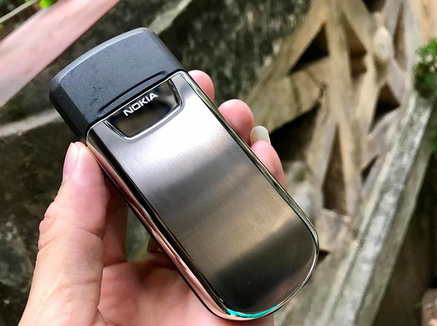 Nokia 8800 Silver Color !! GSM 900/1800/1900 อุปกรณ์ครบ Made in Finland