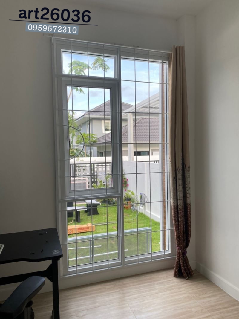 เหล็กดัดพร้อมมุ้งลวด เหล็กดัดมินิมอล กระจกสีเขียวเข้ม