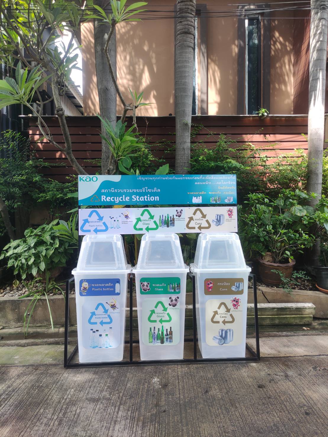 โครงเหล็กวางถังขยะ 120 ลิตร ขนาด 3 ช่อง มีป้ายแผงหลัง