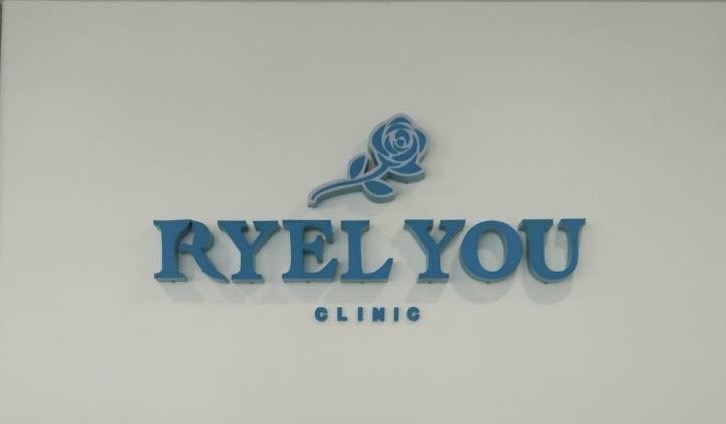 งานผลิตติดตั้ง ป้ายอักษรไฟออกหน้าไร้คิ้ว ป้ายไฟร้านCLINIC ป้ายขอนแก่น