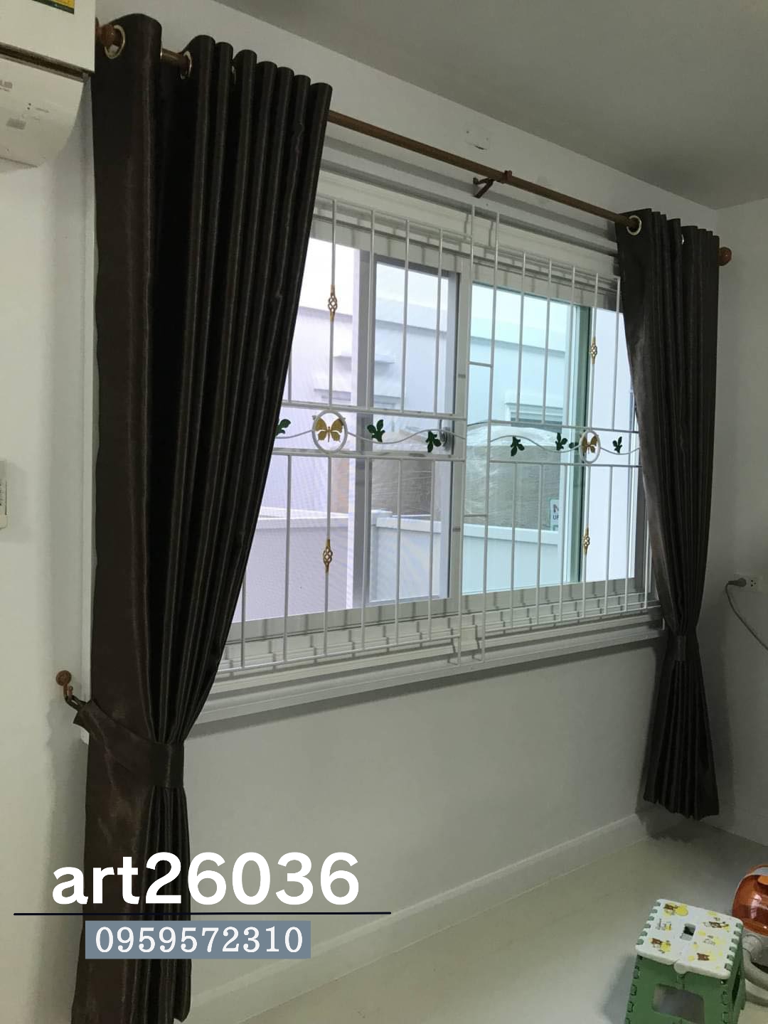 เหล็กดัดสีอบพร้อมมุ้งลวด ลายผีเสื้อ หน้าต่างพร้อมผ้าม่าน