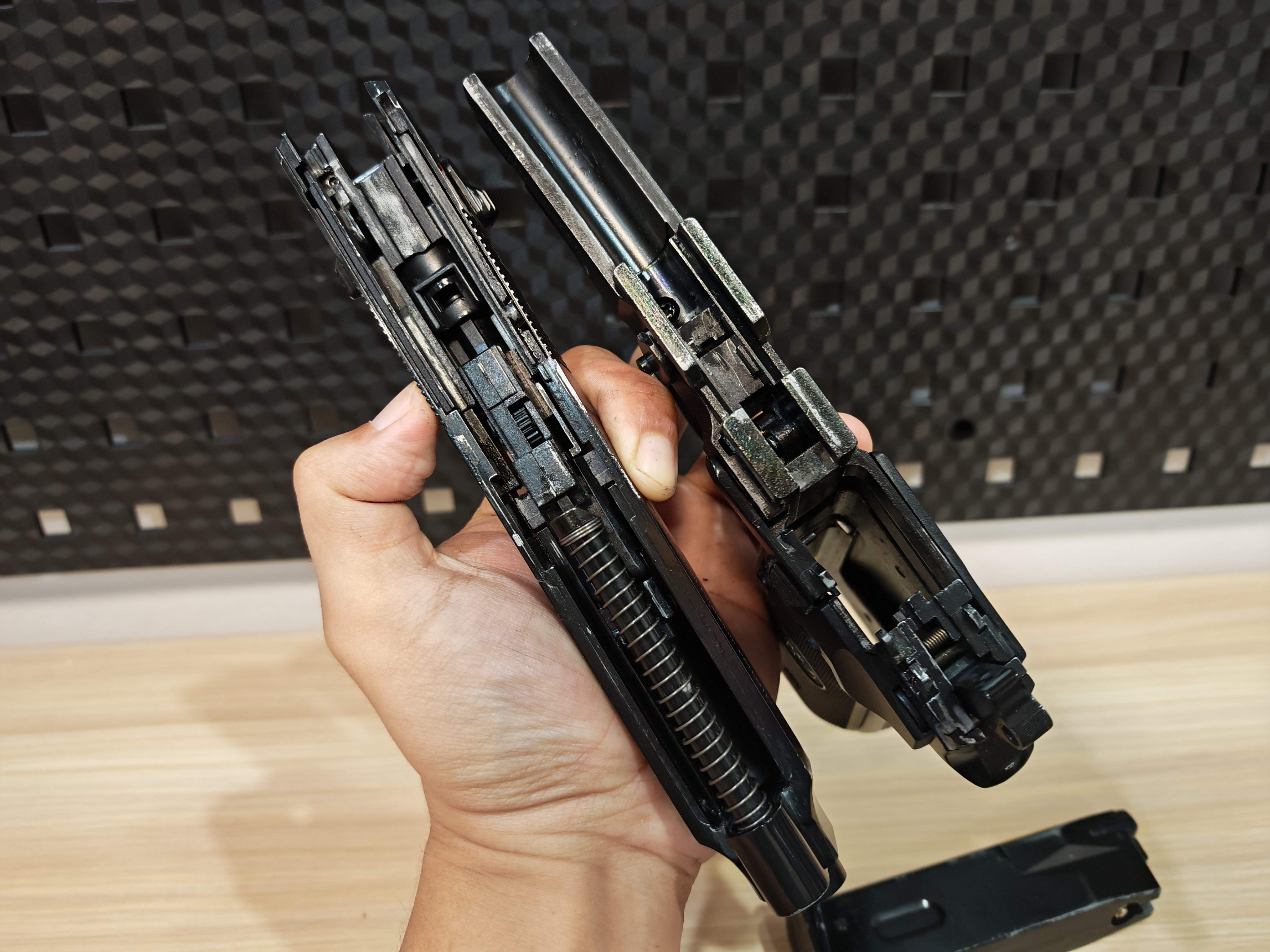WE Beretta M9A1 โลหะทั้งตัว GBB ไต้หวัน BB Gun บีบีกัน แบบแก๊ส ปืนอัดลม มือสอง Airsoft Gun