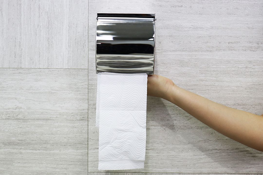 Toilet roll holder กล่องทิชชู่พร้อมที่เขี่ยบุหรี่สแตนเลสแบบติดผนัง ขนาด 12x13x13 cm รุ่น CB608A