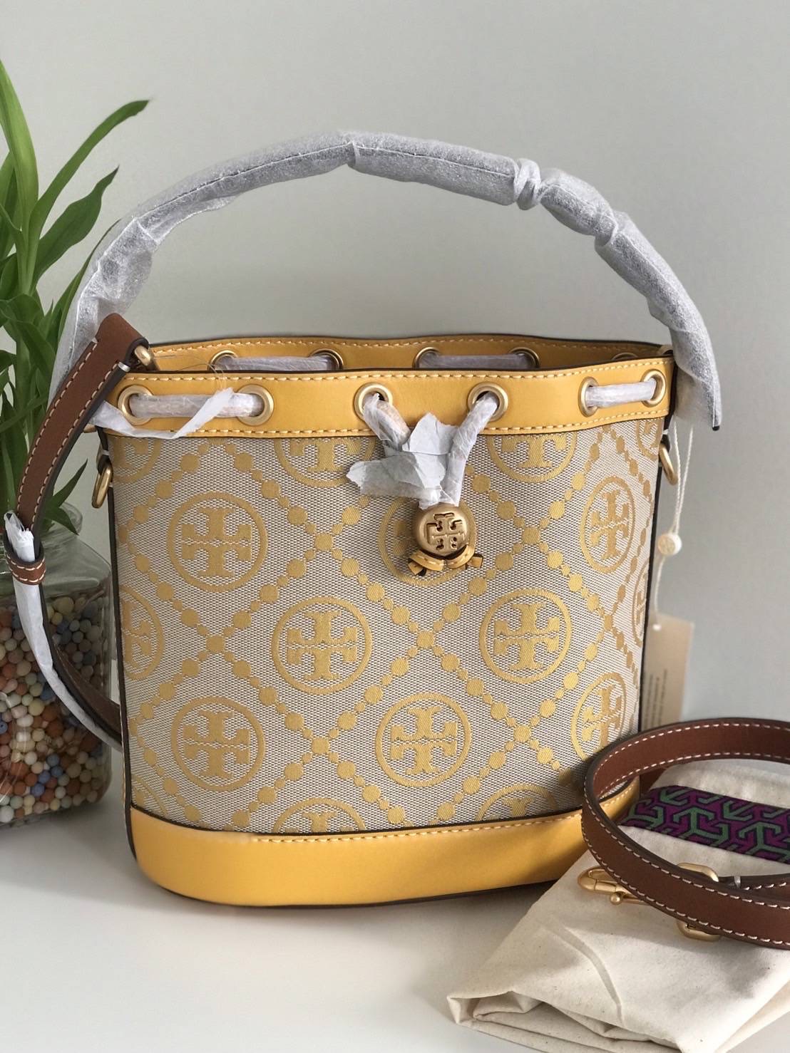 New TORY BURCH T MONOGRAM BUCKET BAG