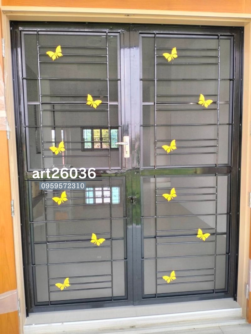 เหล็กดัดพร้อมมุ้งลวด สีดำ ผีเสื้อ